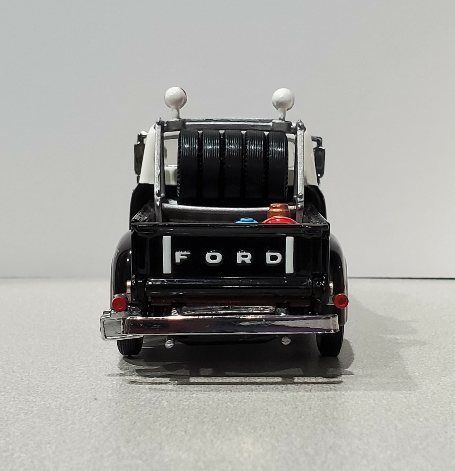 Matchbox 53 1953 Ford F-100 Pickup Truck Flying ‘A’ Tire Service YRS02-M 1:43