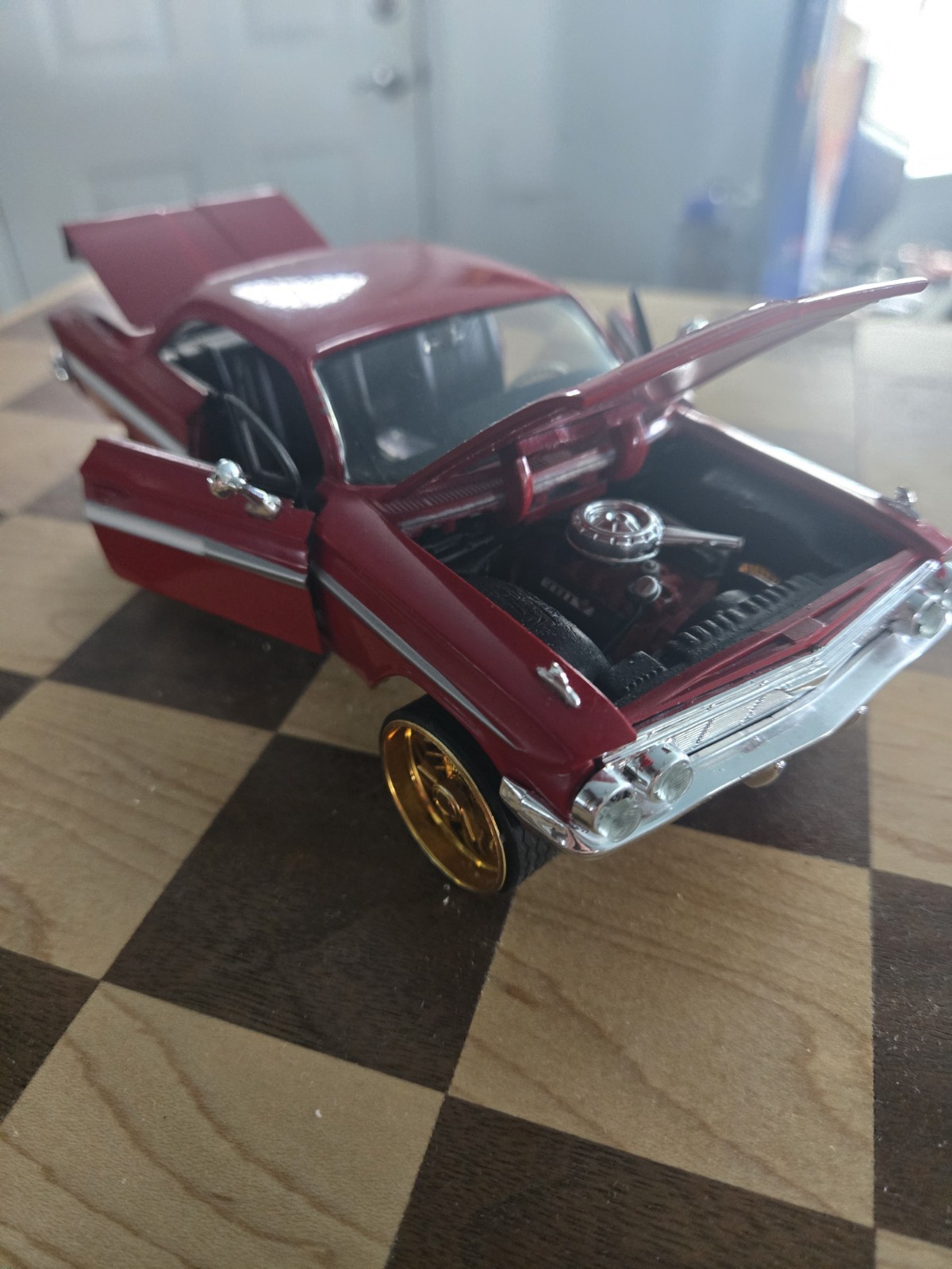 1961 Chevrolet Impala Lowrider Custom Model 1:24 Scale Diecast