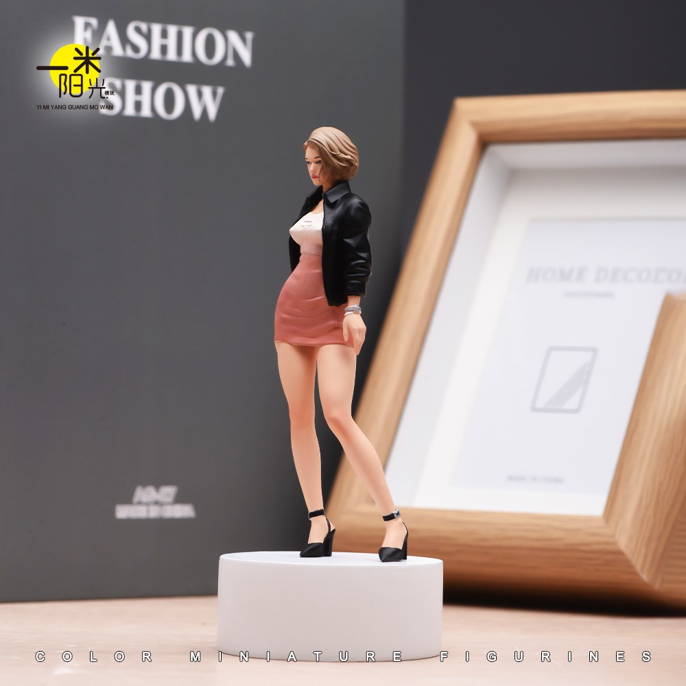1/18 Sexy Mini skirt Dress Female Girl Scene Miniature Figure Doll Model Gift