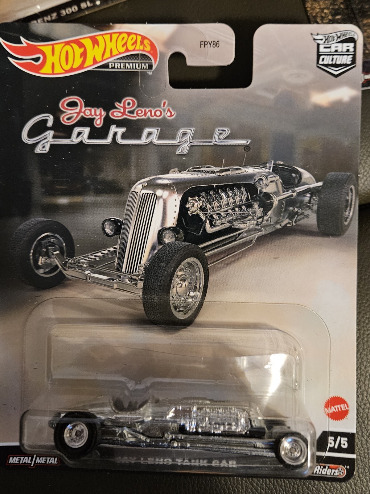 Hot Wheels Premiums Tank Car – Silver (HCJ85)