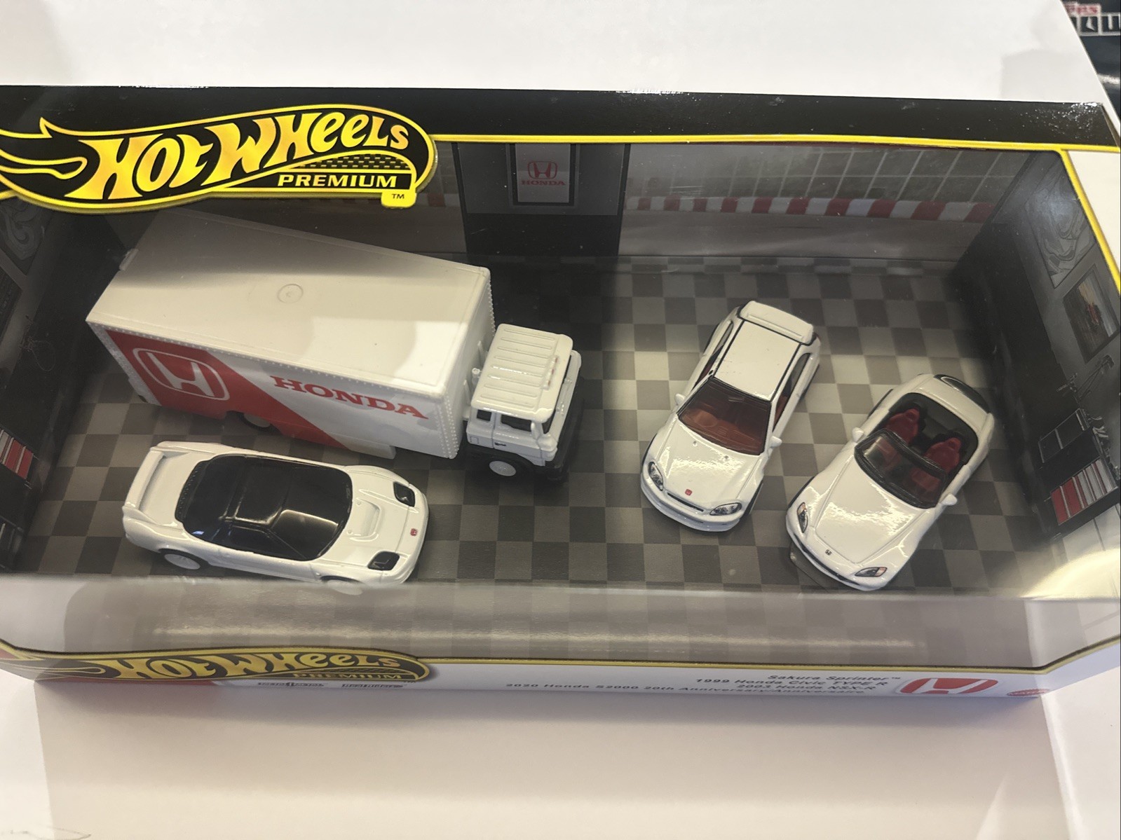 Hot Wheels 2025 Premium Collector Diorama Honda Set Civic Type-R, NSX-R, S2000