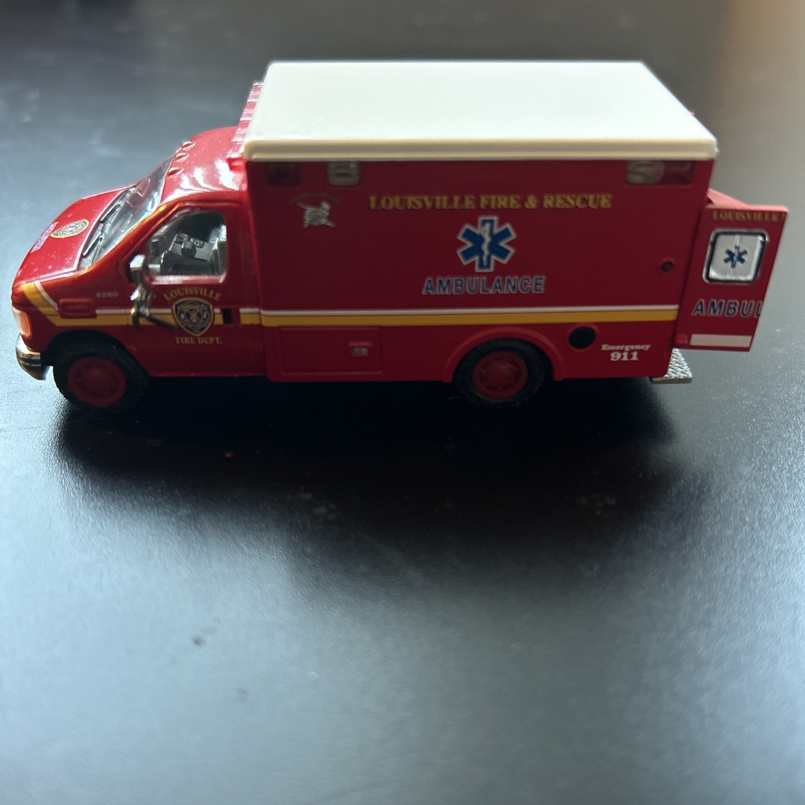 Code 3 Louisville Ford E-350 Medic Ambulance (12054) 1/65 Die Cast
