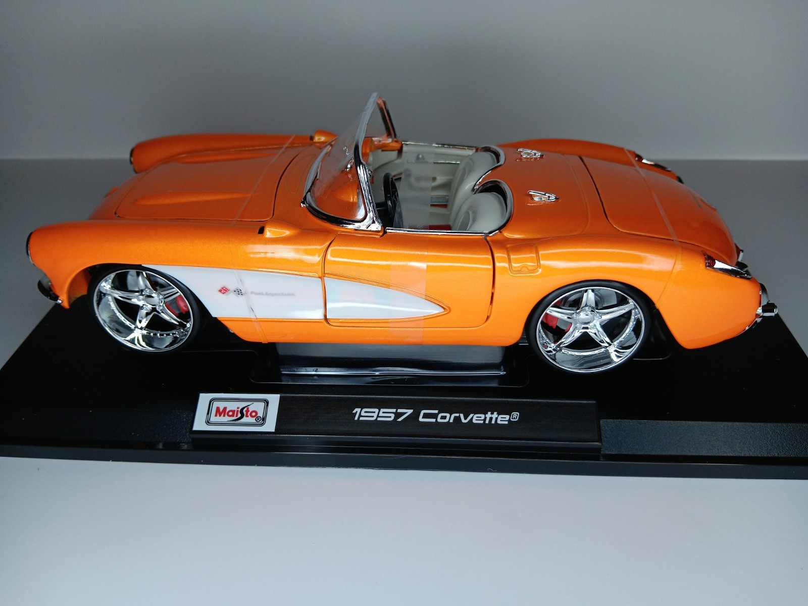 1957 Corvette 1:18 Maisto Exclusive Style Special Edition – Orange