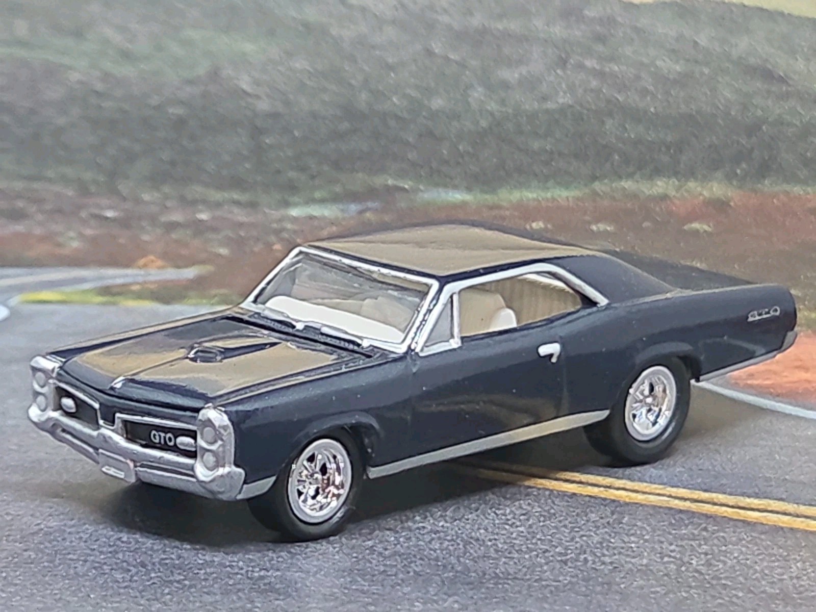 1967 PONTIAC GTO 1/64 SCALE LIMITED EDITION COLLECTIBLE CLASSIC MUSCLE CAR BLUE