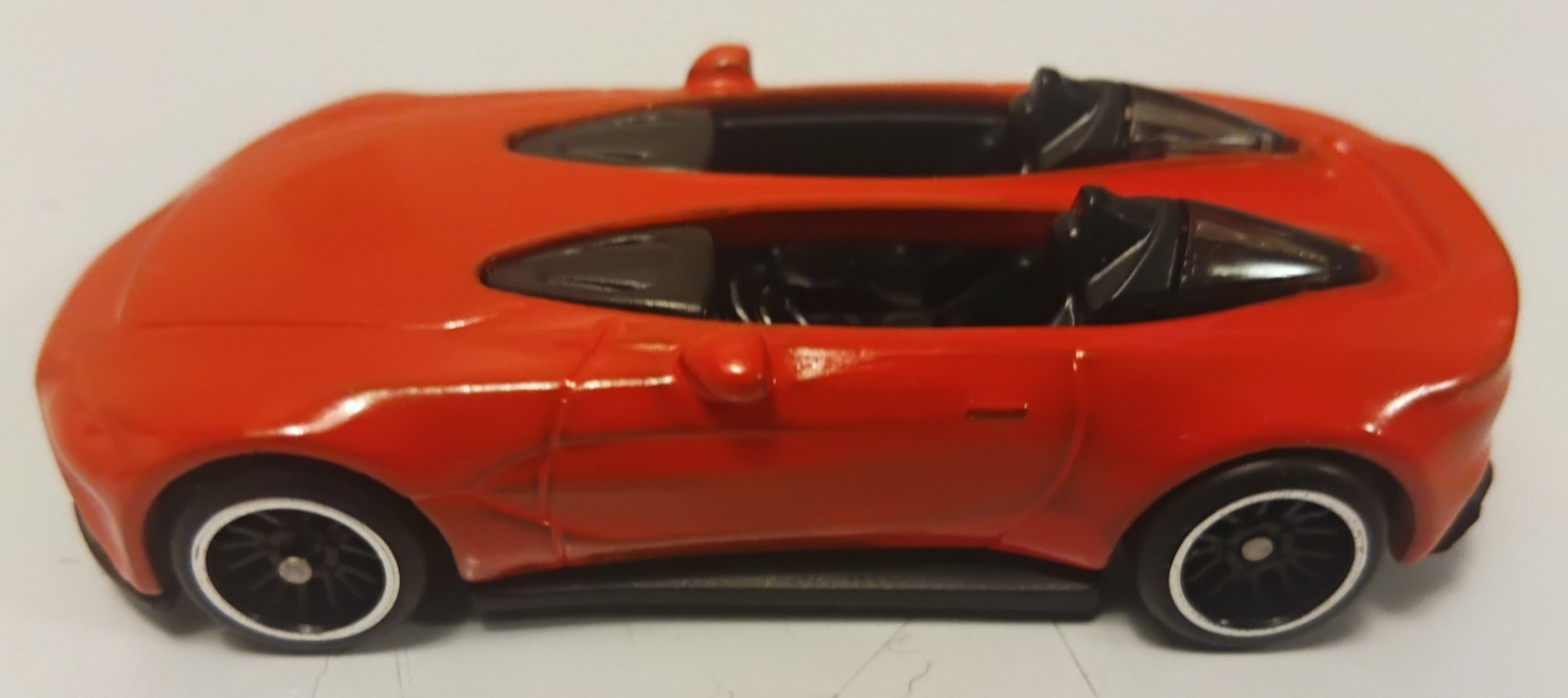Hot Wheels: Aston Martin V12 Speedster (Gone in Sixty Seconds Series 3-Rouge)