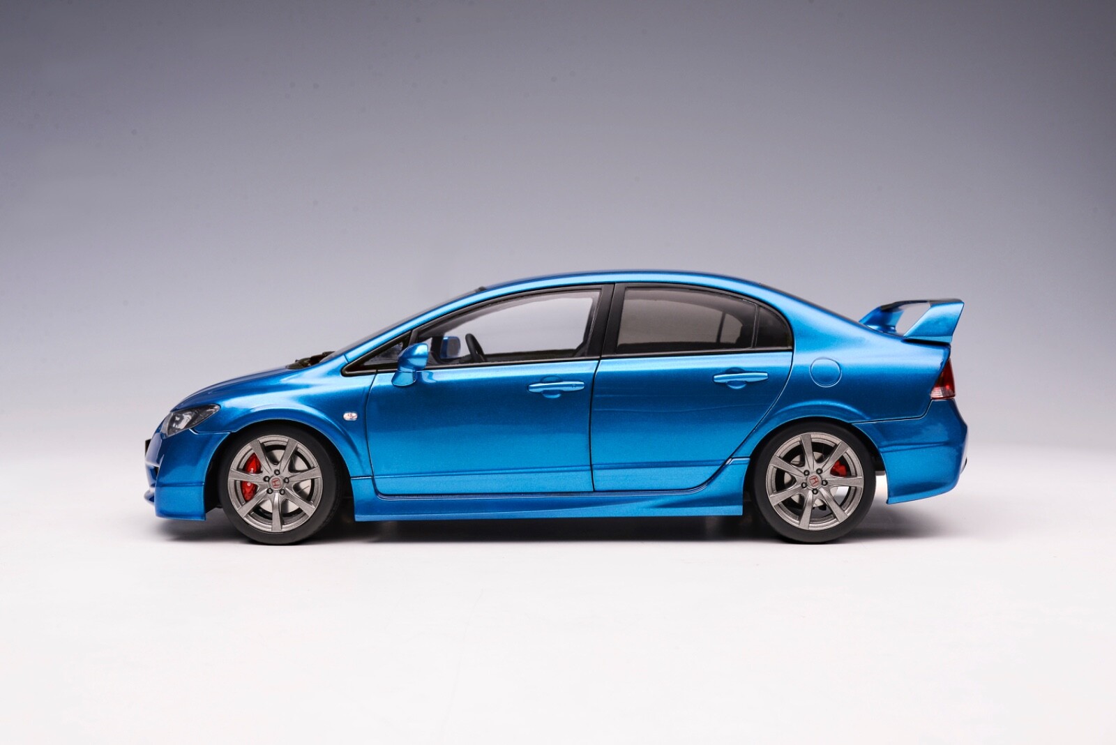 1/18 MotorHelix Honda Civic Type R ( FD2 ) RHD early Version Pearl Blue AB507