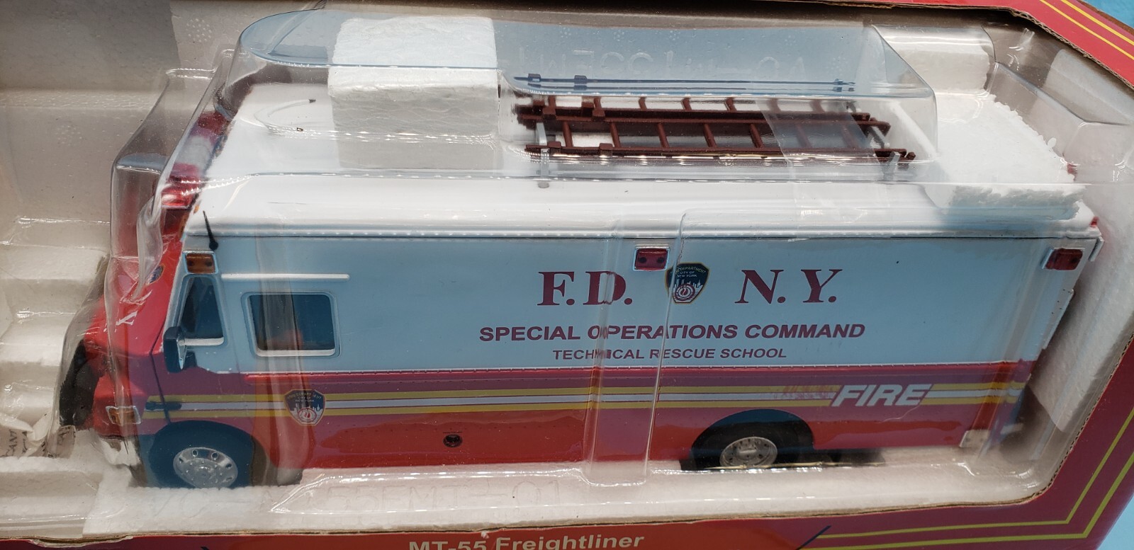 CODE 3 COLLECTIBLES MT-55 FREIGHTLINER FDNY SPECIAL OPS COMMAND 1/32 SCALE 14005
