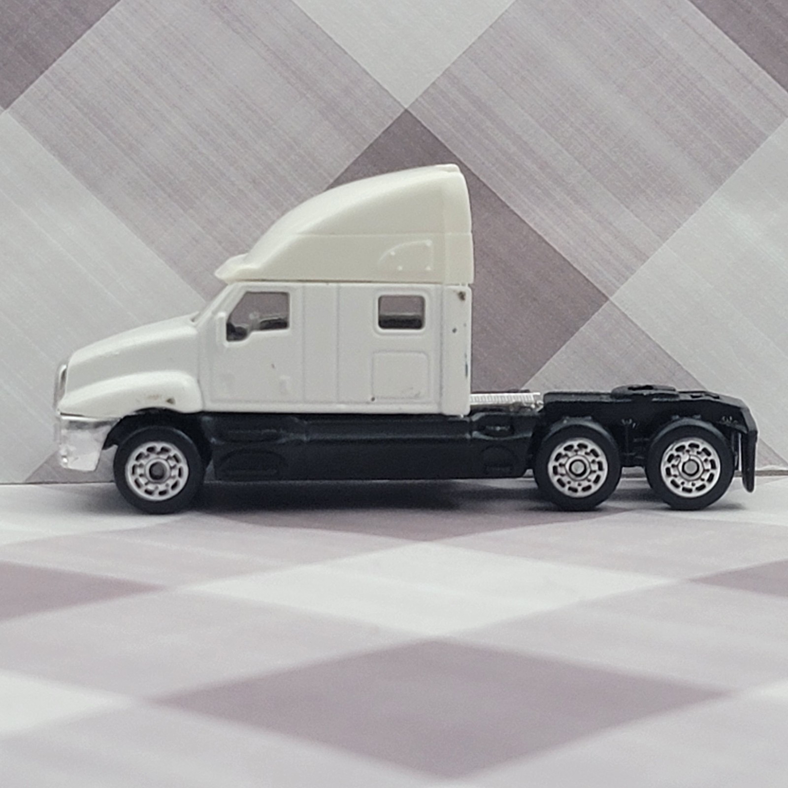 Boley Fleet White Kenworth Semi Truck Tractor Power Unit Bobtailing Sleeper Cab