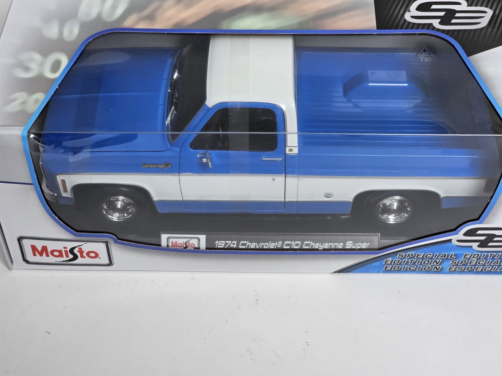 Maisto 1:18 1974 Chevrolet C10 Cheyenne Super Blue White Pickup Truck NIB