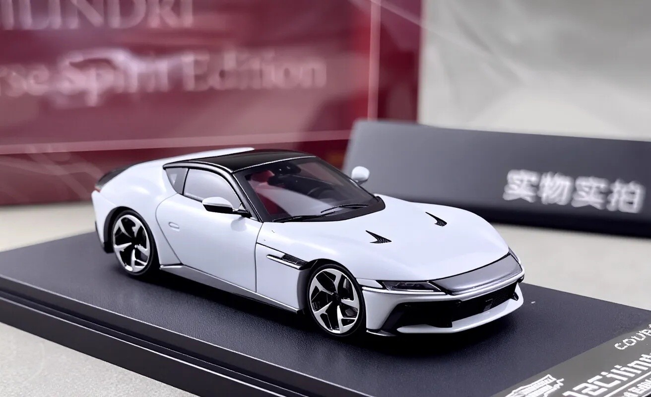 PK 1:64 White 12 Cilindri Coupe Sports Model Diecast Metal Car