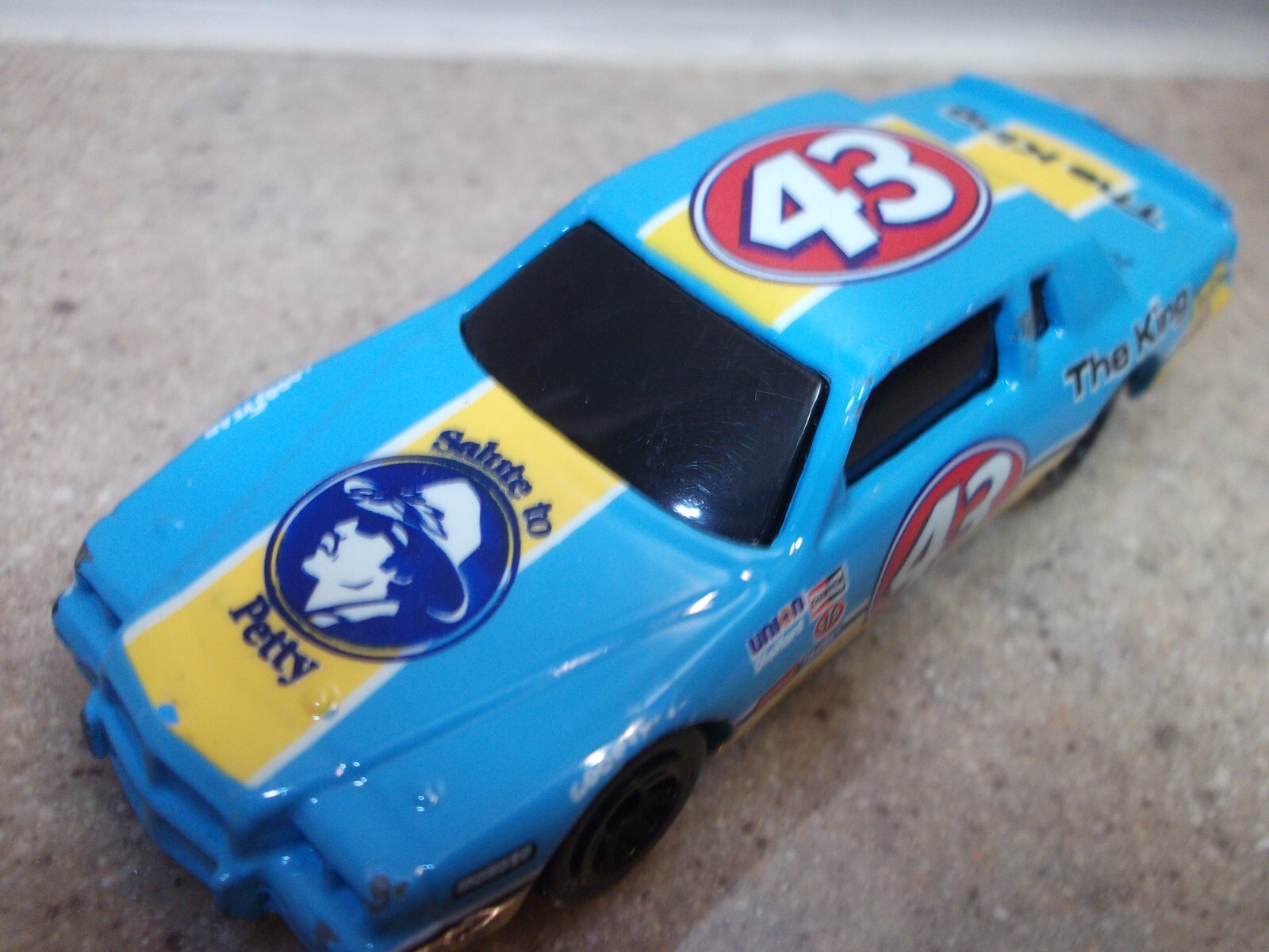 THE KING Richard Petty Vintage 1984 Pontiac Grand Prix 1/64 NASCAR
