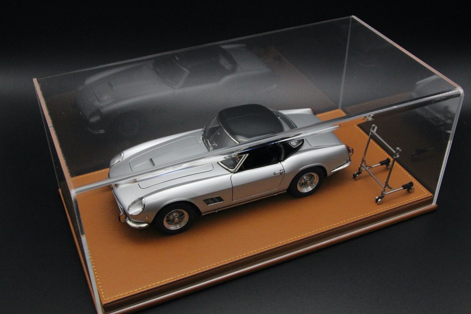 New Display case show case with leather base for 1:18 BBR MR Autoart Car model
