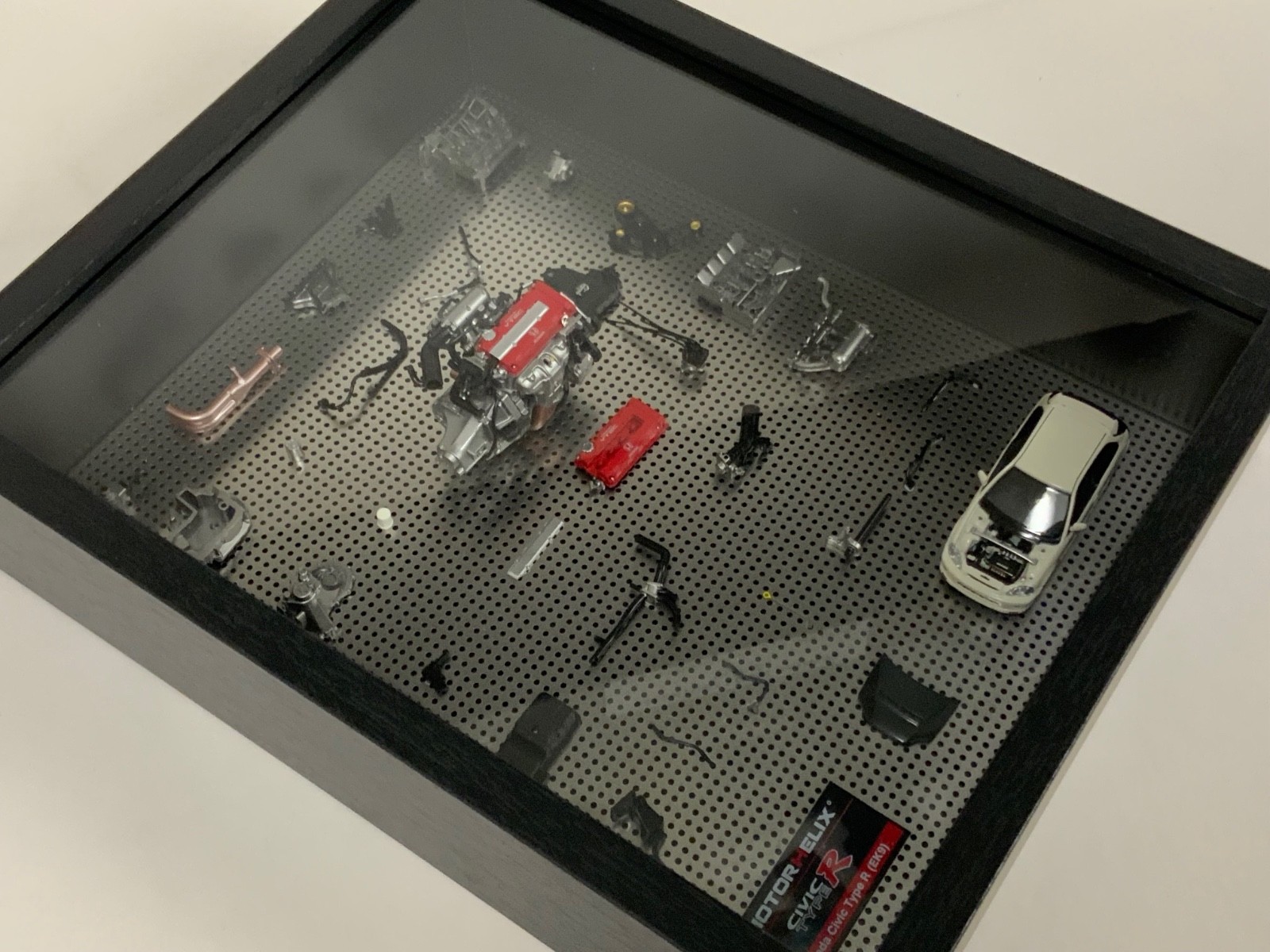 1/64 Motorhelix Frame Honda Civic Type R ( EK9 ) in White 1/18 Engine MIX3