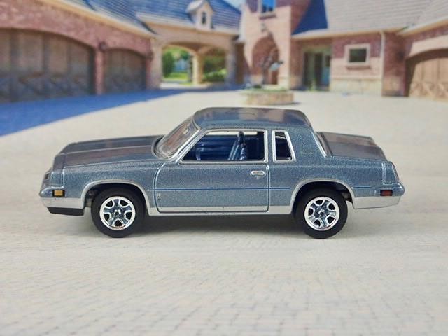 5th Gen 1978-1988 Oldsmobile Cutlass Supreme Luxury Sport Coupe 1/64 Scale LE II