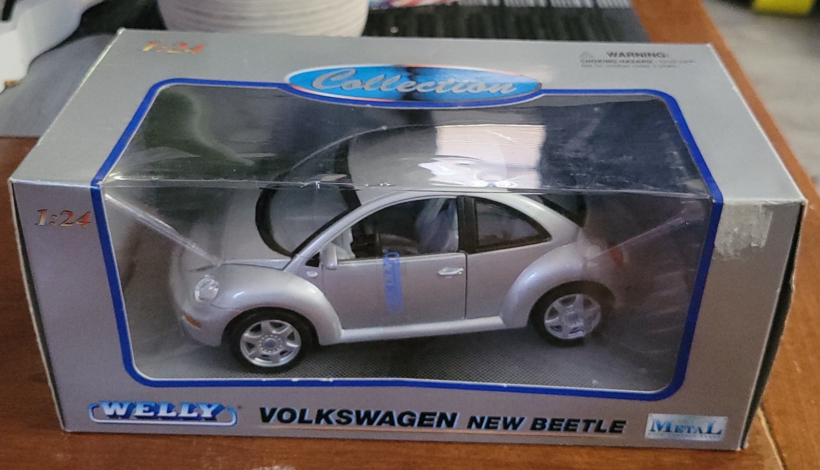 Welly VW New Beetle Die Cast Metal and Plastic Parts 1:24 Esurance Gray