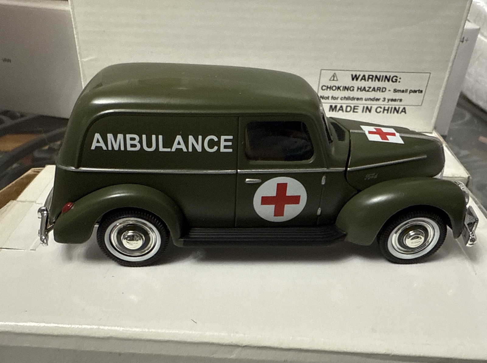 National Motor Museum Mint ~ 1940’s Van AMBULANCE ~ 1:32 Diecast – NEW IN BOX