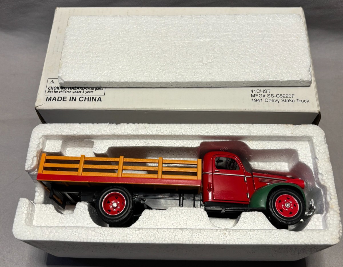 National Motor Museum Mint 1941 Chevrolet Stake Truck 1:24 Diecast NIB