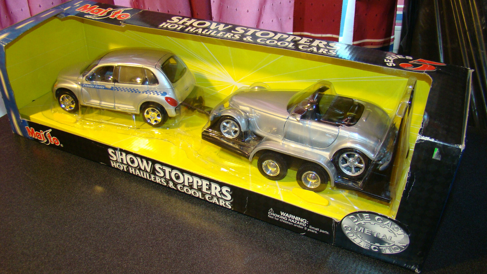 Maisto – 1:24 Show Stoppers Hot Haulers & Cool Cars Series – 5 – Plymouth 2001