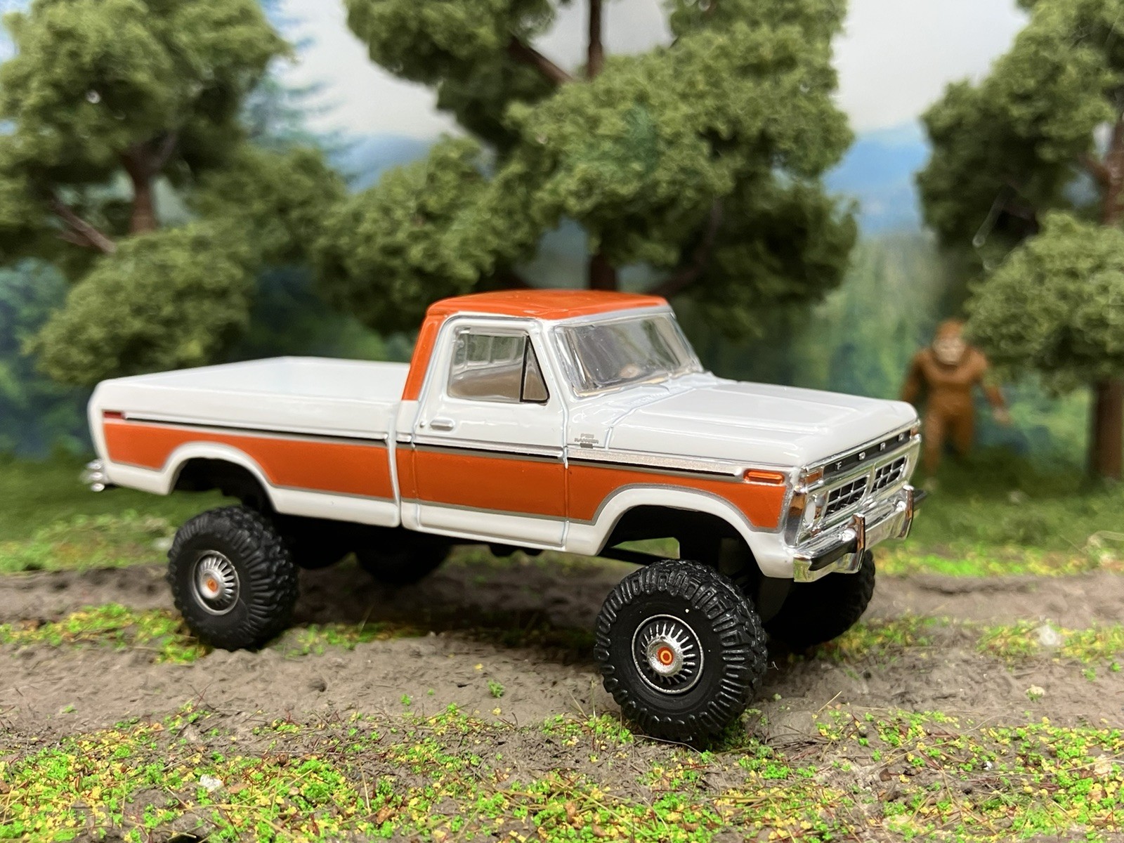 1977 Ford F-150 Ranger Explorer Lifted 4×4 Truck 1/64 Diecast Custom Greenlight