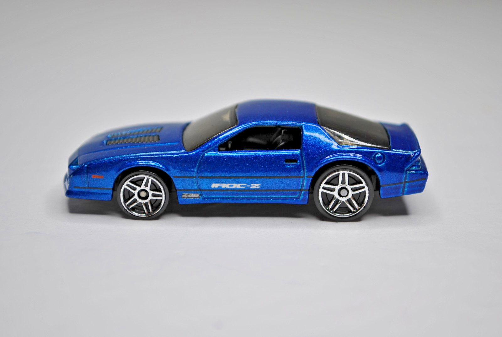 Hot Wheels Camaro IROC Z lot of 3 Red Black and blue multipack exclusive Loose