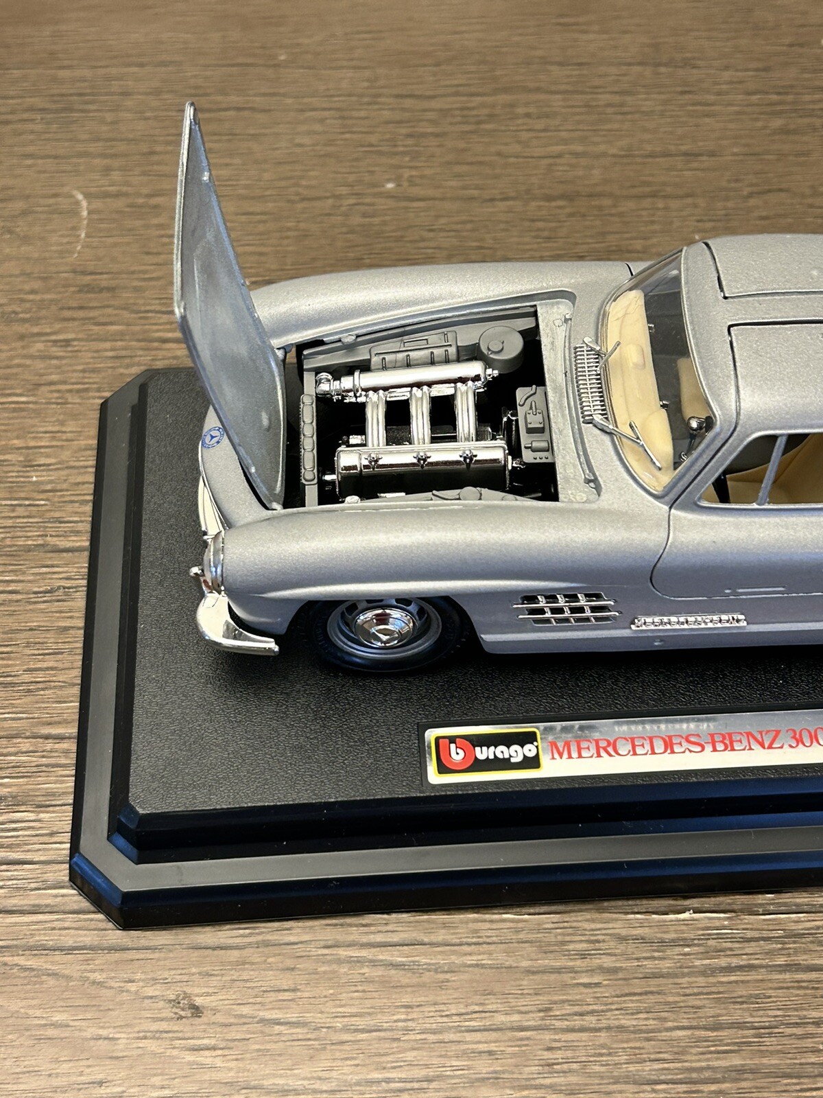 Burago Mercedes Benz 300SL 1954 1/24 Scale Gull Wing Diecast With Stand