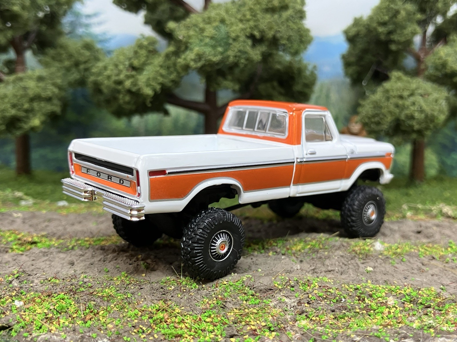 1977 Ford F-150 Ranger Explorer Lifted 4×4 Truck 1/64 Diecast Custom Greenlight