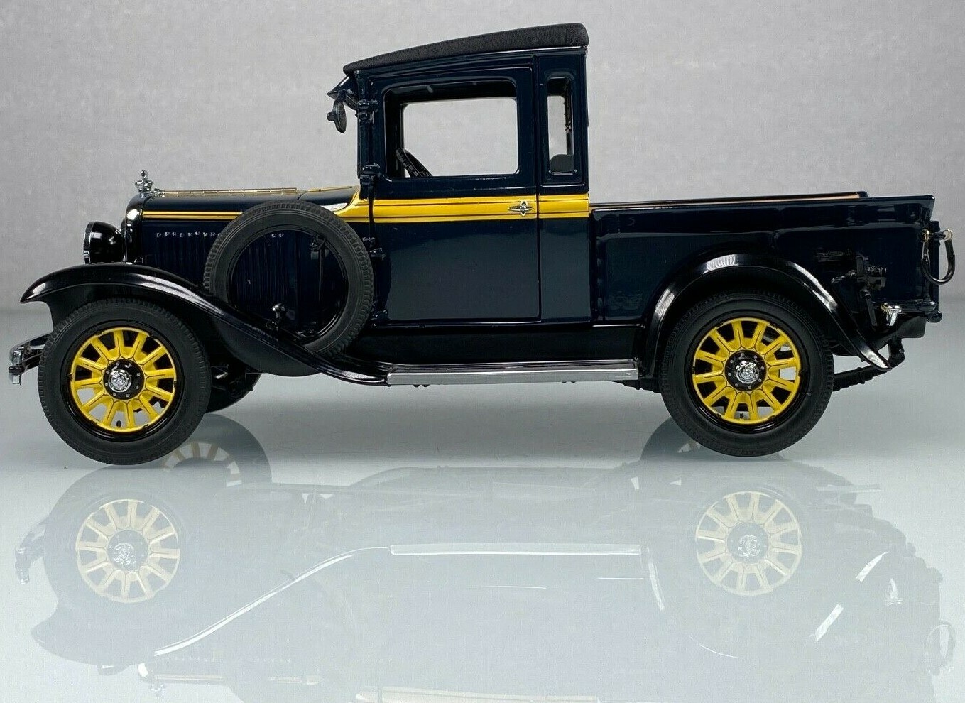 Dodge Chrysler Plymouth Ram Pickup Truck Car Classic Wagon Carousel BLU1 24 1 18