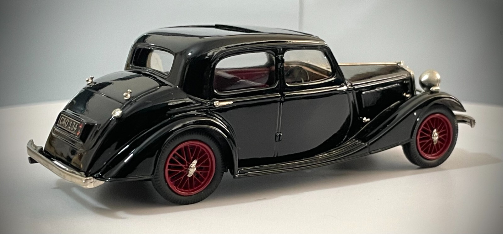 Lansdowne LDM 74a – 1937 Riley 12/4 Continental Touring Sedan (Black)