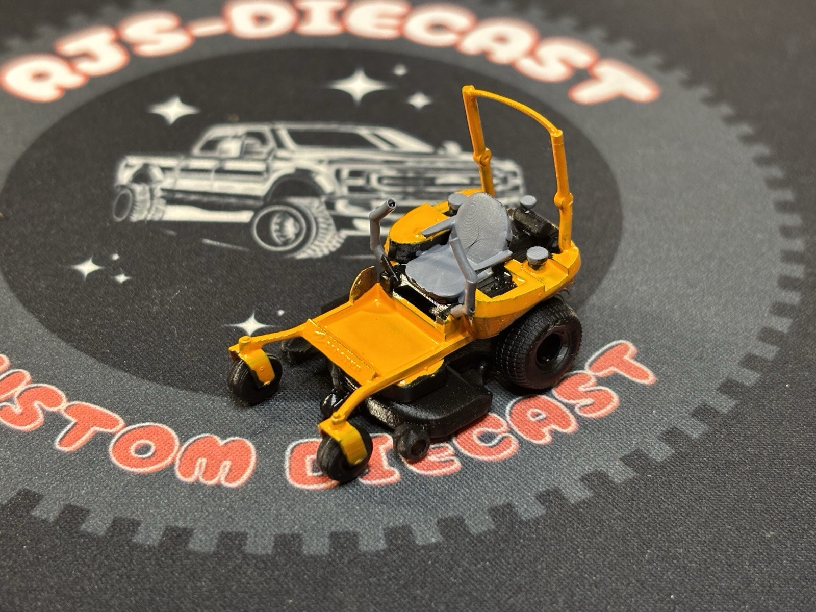 1/64 “orange”3D Printed Zero Turn Lawn Mower For Farm Diecast Diorama Greenlight