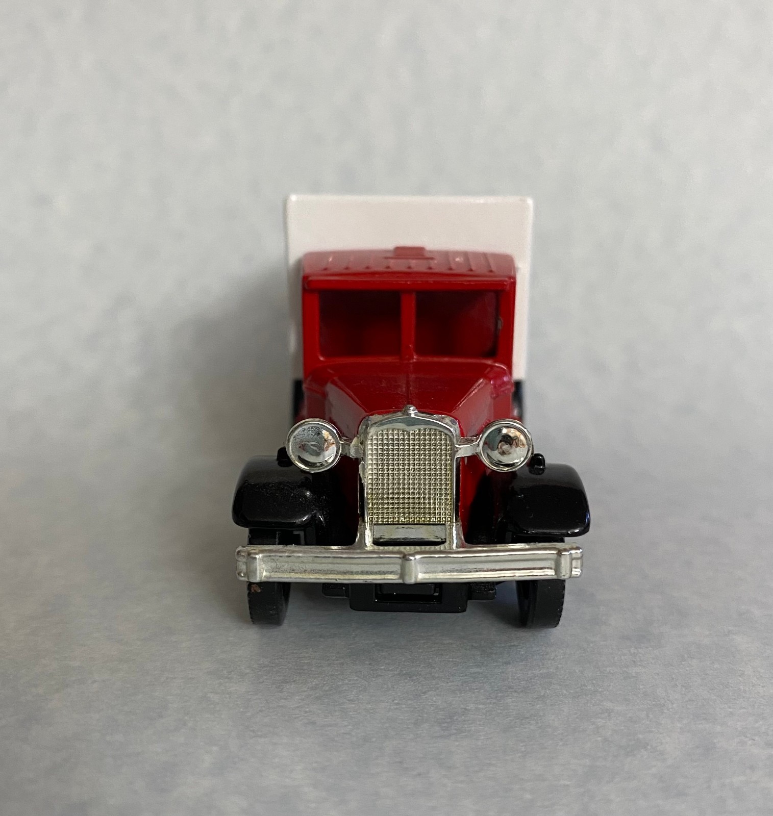 Lledo Diecast Atlas Tires – Standard Oil Products 1:64 TOY185