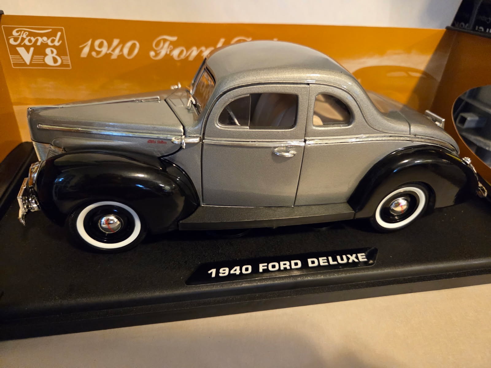 Die Cast Car, 1:18 1940 Ford Deluxe, Gray and Black