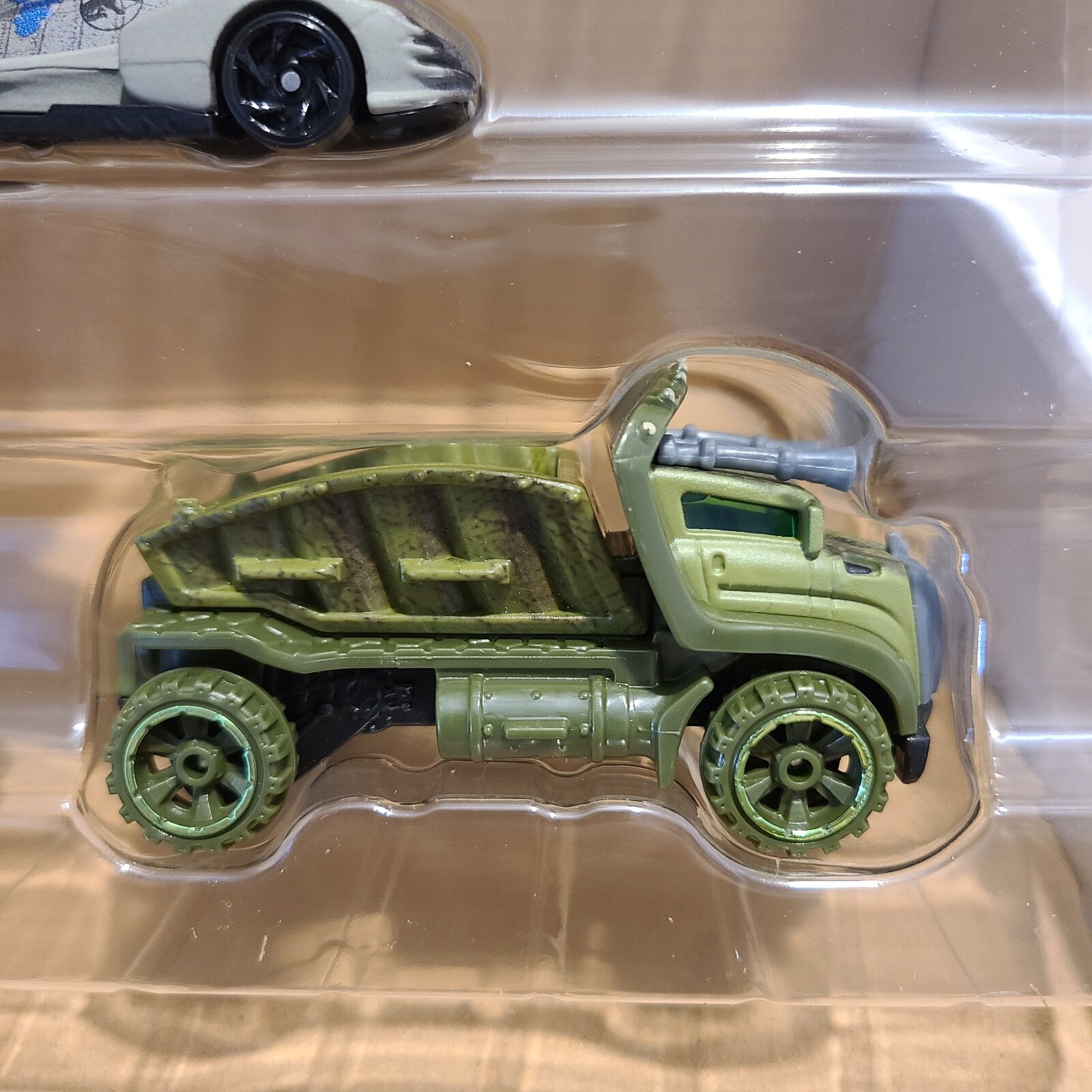 Hot Wheels Jurassic World Dominion Toy Character Cars 5-Pack in 1:64 Scale.