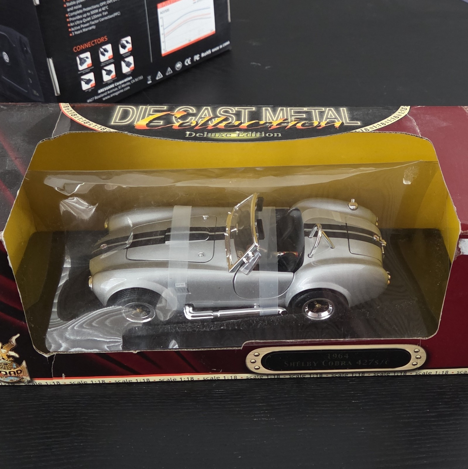 Cobra Shelby Cobra 427 S/C 1965 1:18 Diecast Metal Silver/Black Stripes