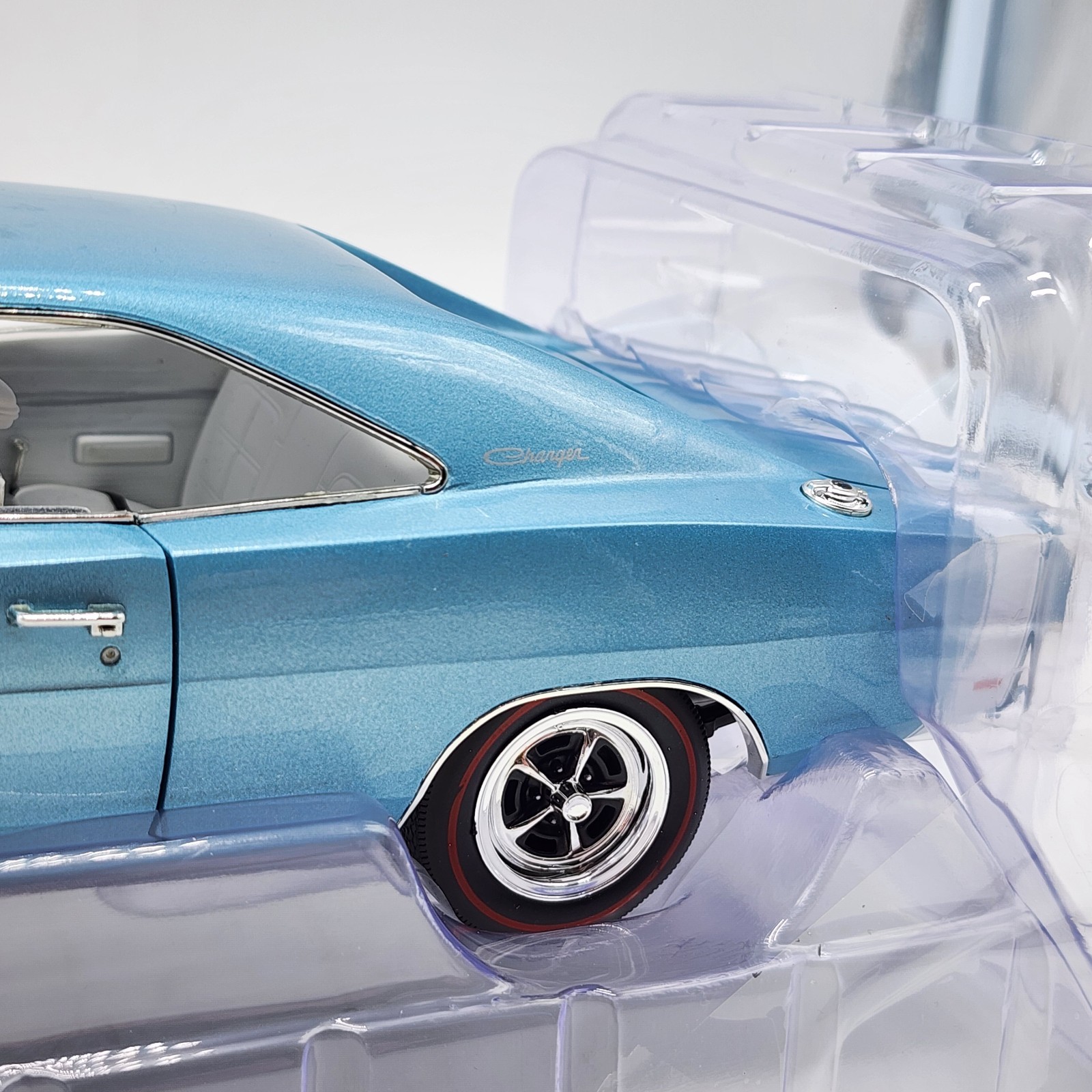 57Z Auto World 1:18 1969 Dodge Charger American Muscle Rare Color Variant