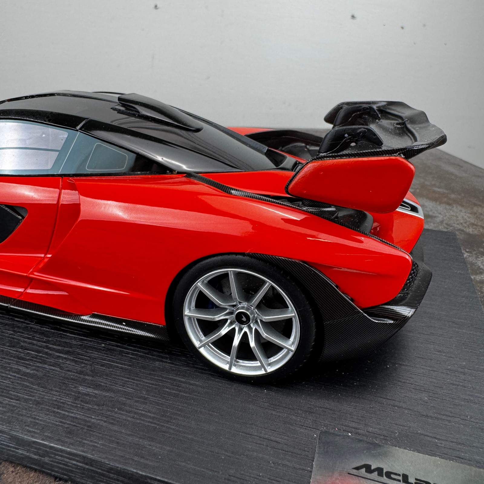 TRUESCALE MINIATURES – McLAREN SENNA 1:18 Mira Orange – No. 180EMI5