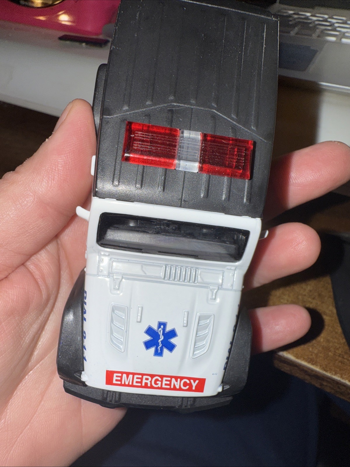 JEEP WRANGLER 4×4 RUBICON MEDICAL EMERGENCY 911 RESCUE OFF ROAD 1/36 DIECAST SUV