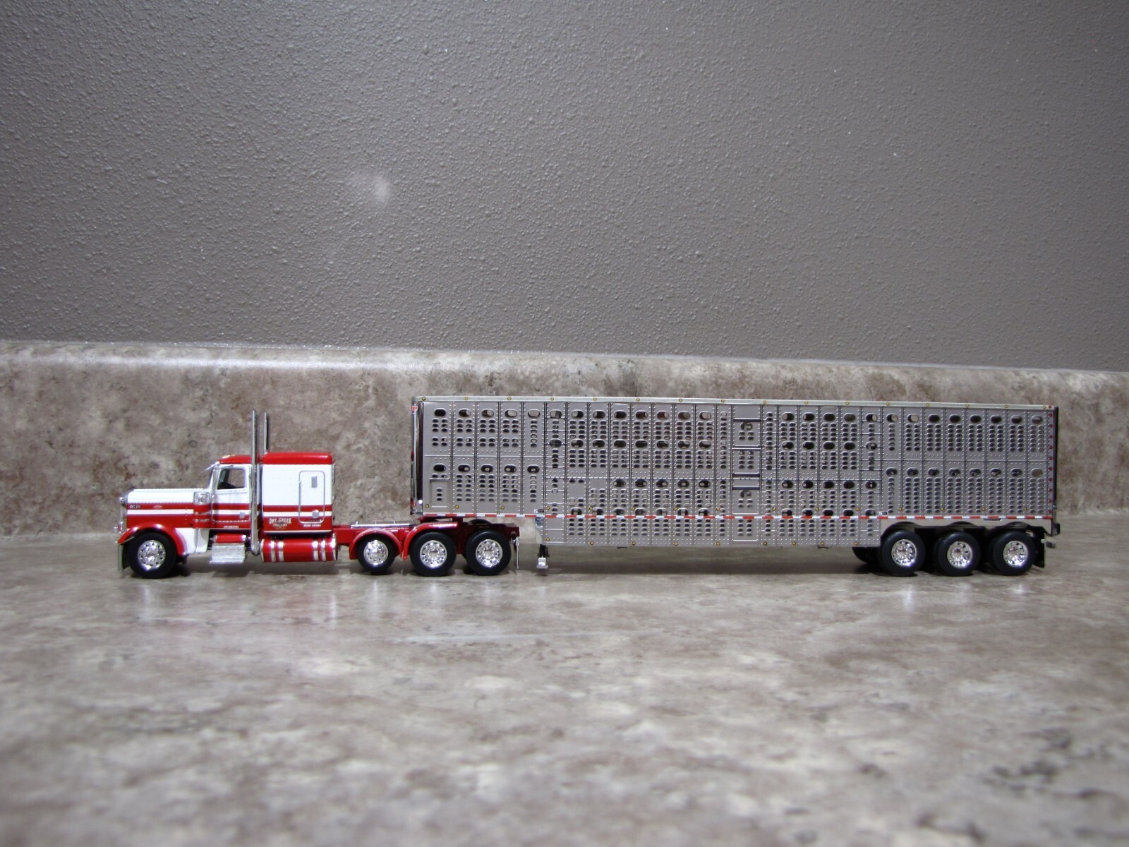 DCP 1/64 Dry Creek Red White Tri-Axle Peterbilt 389 Wilson Livestock 60-1050