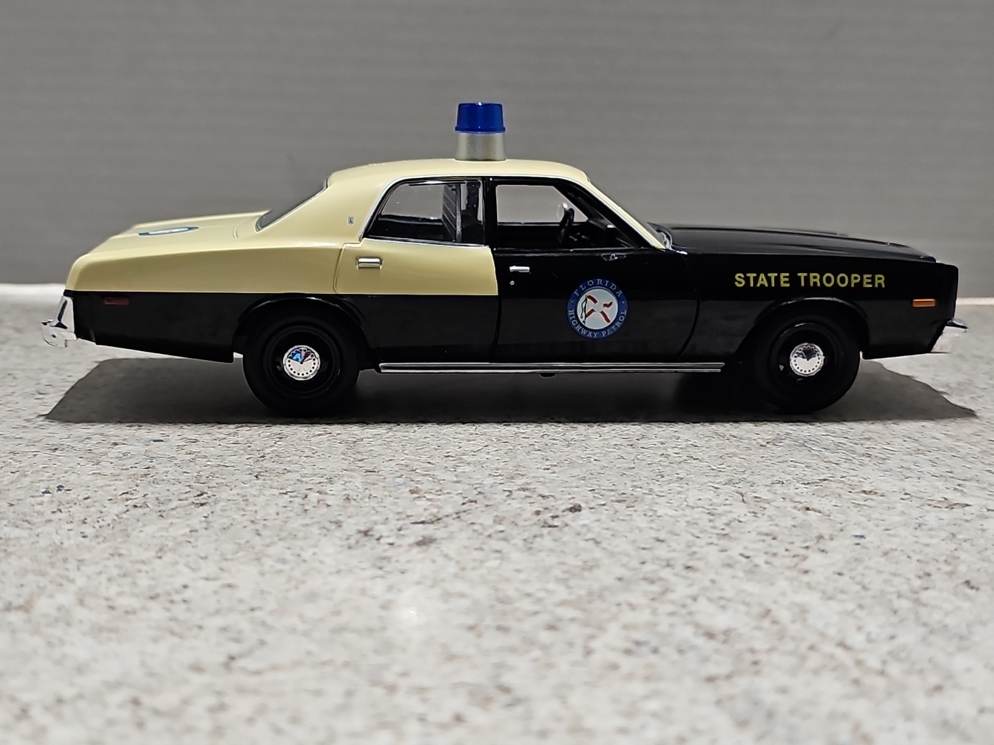 Greenlight Hot Pursuit 1978 Plymouth Fury Fl. Hwy. Patrol 1:24 Diecast Series 1