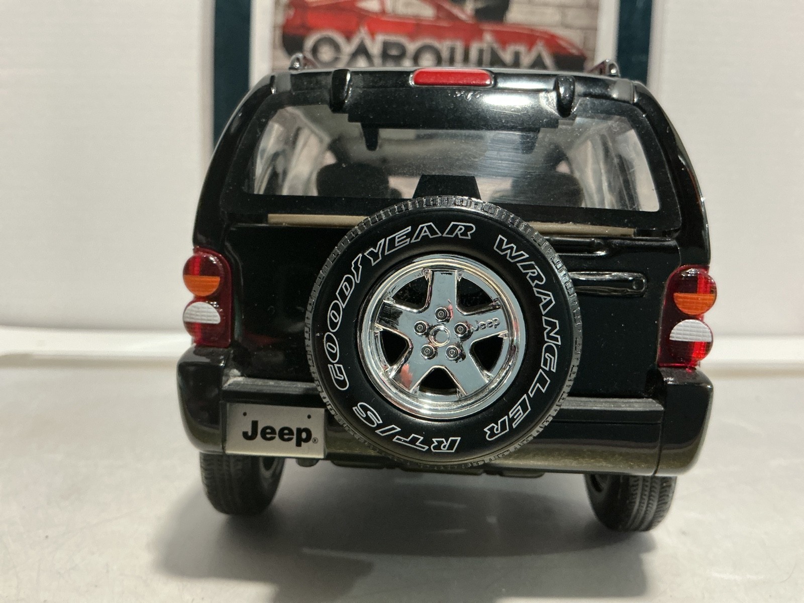 1:18 MATCHBOX JEEP LIBERTY BLACK ON TAN [NO BOX]
