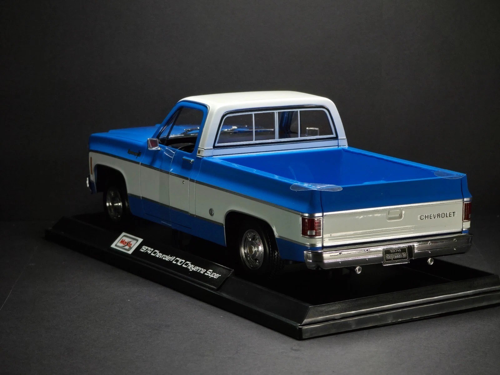 1974 Chevrolet C10 Cheyenne Super 1:18 Maisto Exclusive Style Special Edition
