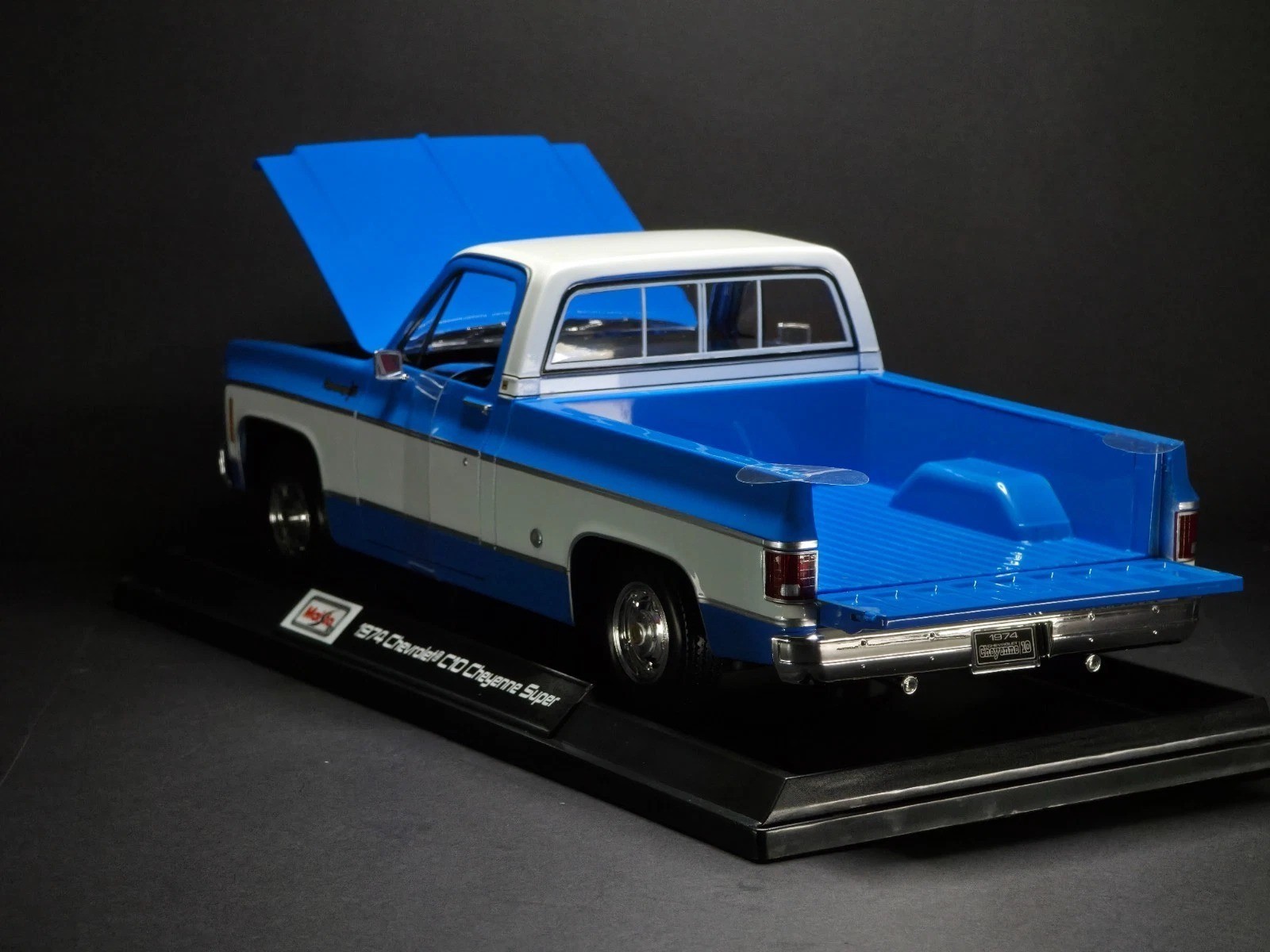 1974 Chevrolet C10 Cheyenne Super 1:18 Maisto Exclusive Style Special Edition