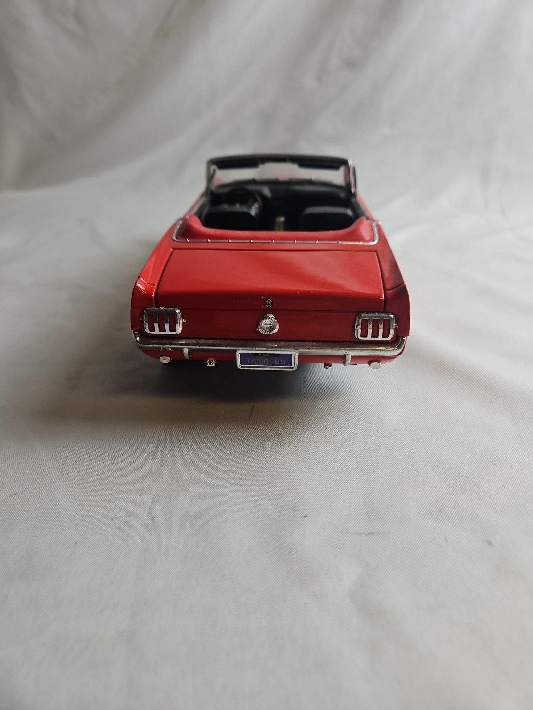 MIRA Golden Line Collection 1965 Ford Mustang die-cast 1:18 scale model #BXU