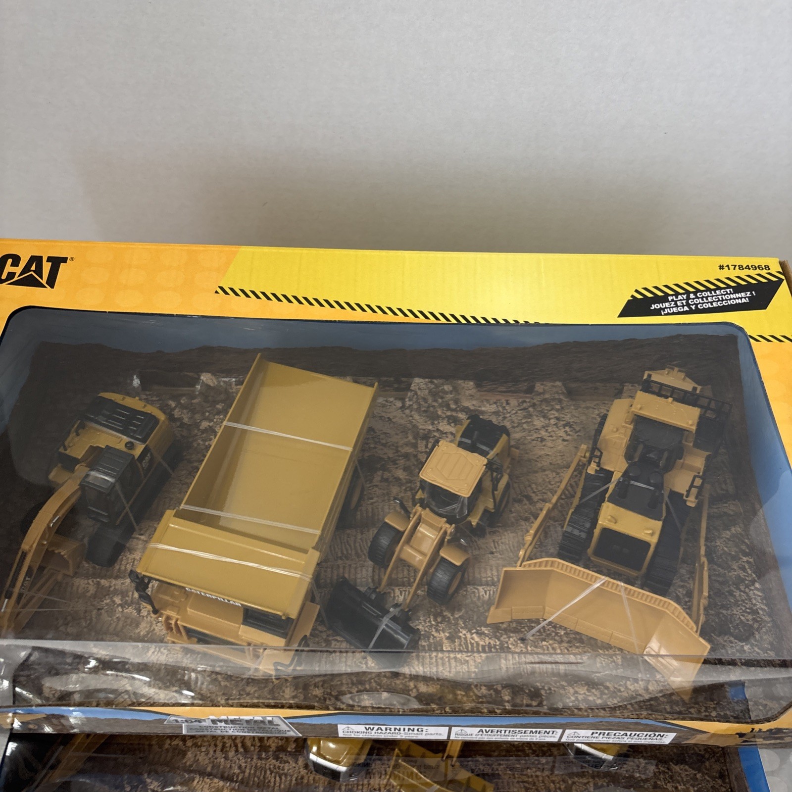 Diecast Masters 1:64 CATERPILLAR Metal Construction Trucks 2 Sets Of 4 – SEALED
