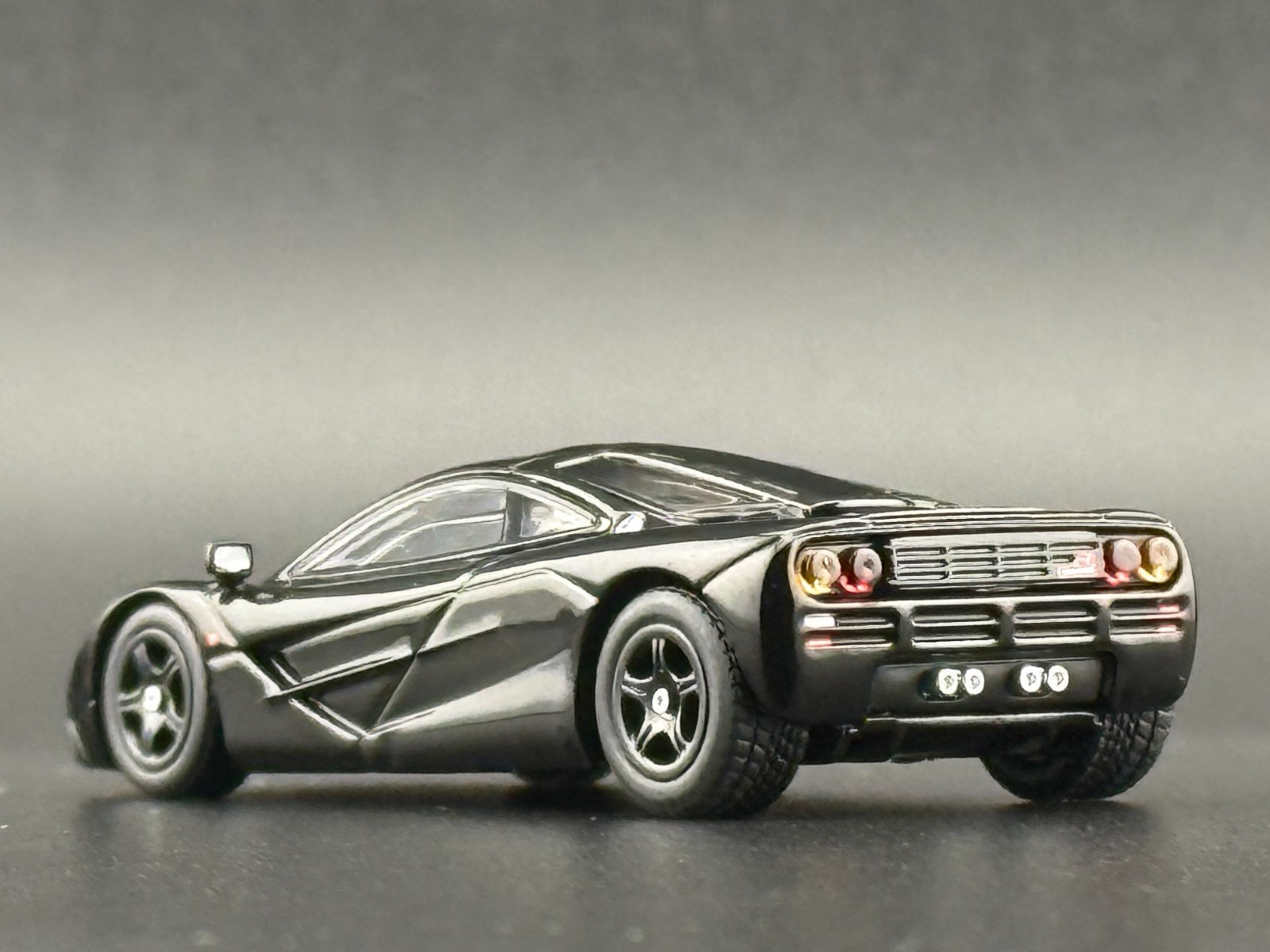 Pop Race McLaren F1 Jet Black 640230 1/64