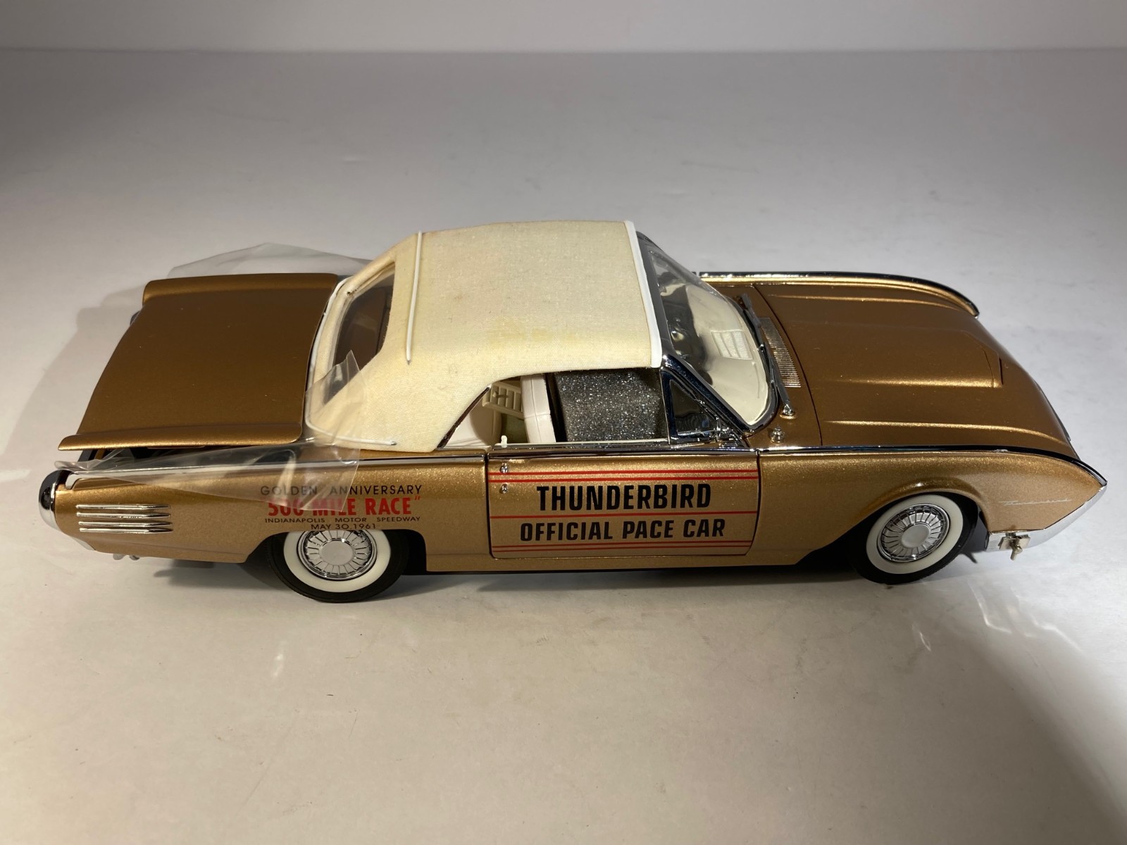 Danbury Mint 1:24 Ford Thunderbird Indy 500 Pace Car Diecast Gold