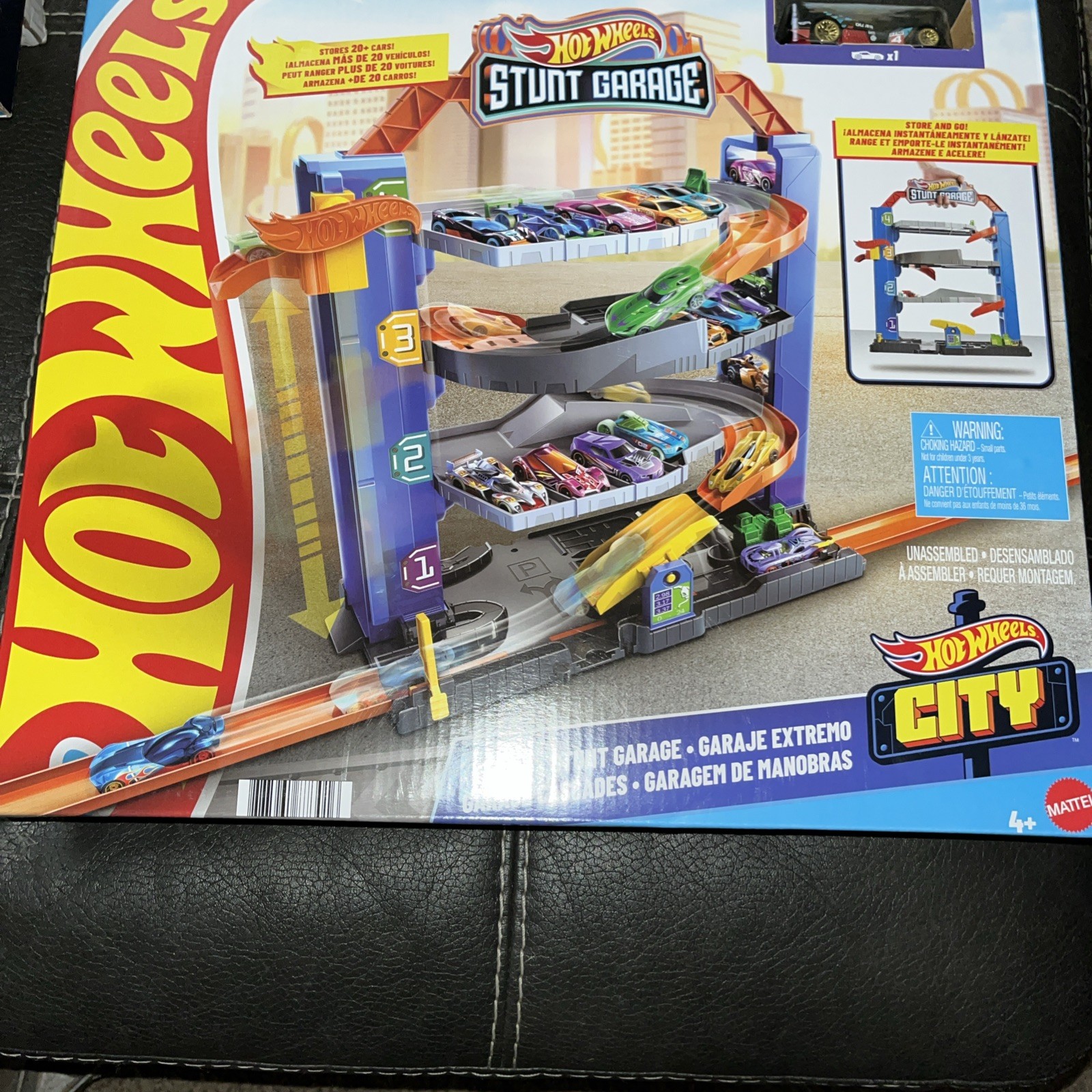 Hot Wheels City Stunt Garage Play Set Gift Idea for Ages 3 to 8 Years