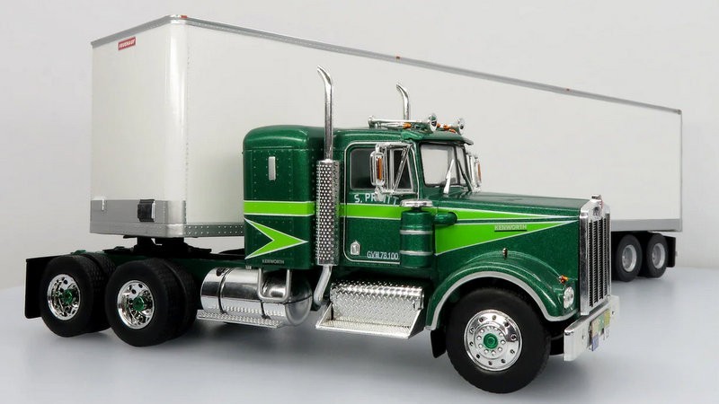1976 Kenworth W900A Tractor & Trailer: Movin’ On 1:43 Diecast/ABS Plastic Model