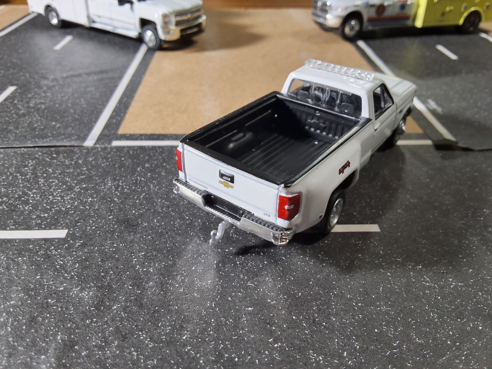 Greenlight Custom Kitbash Ford F-350 4X4 Dually work Truck