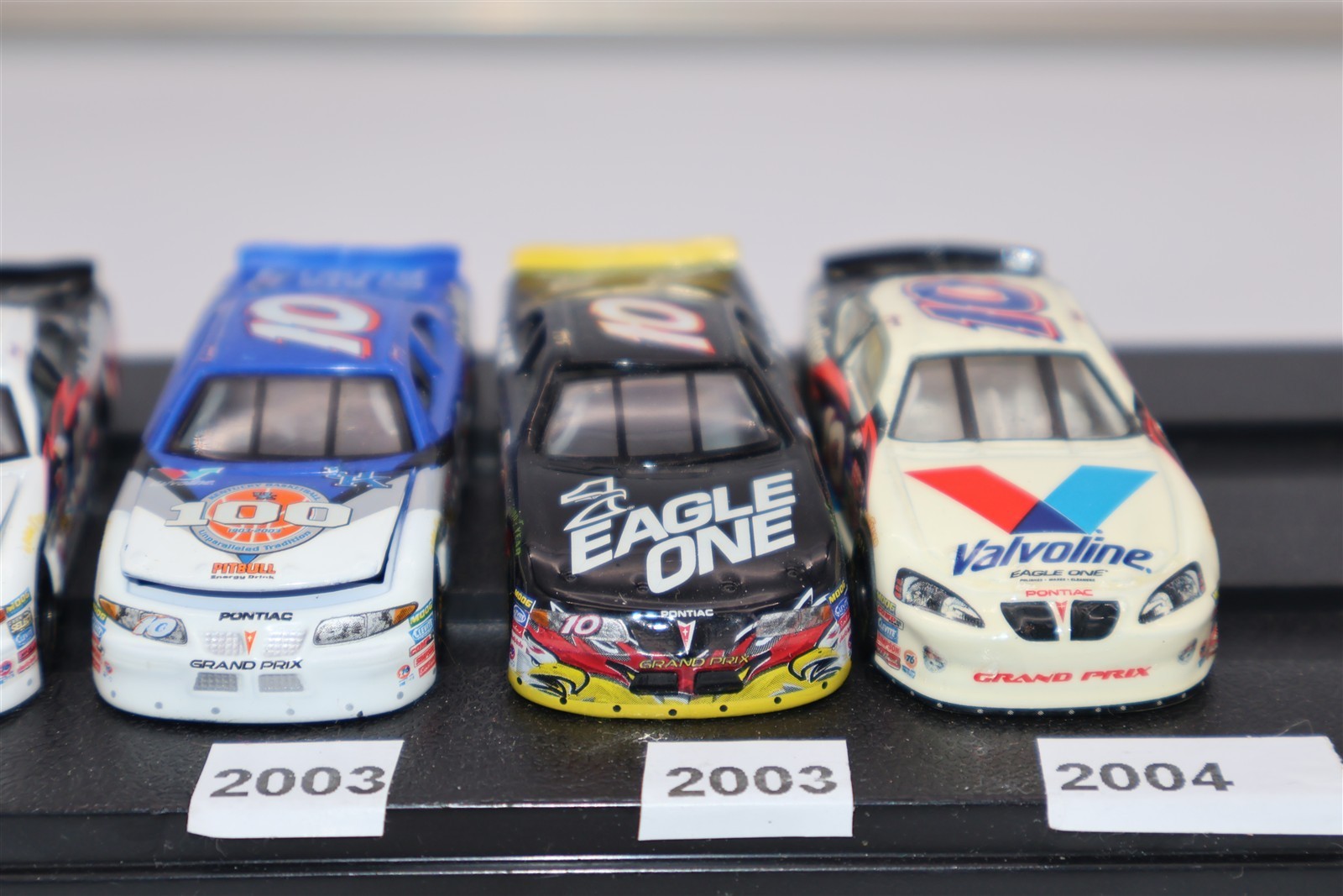 NASCAR 1:64 – JOHNNY BENSON – LOT OF 5 DIECAST CARS –