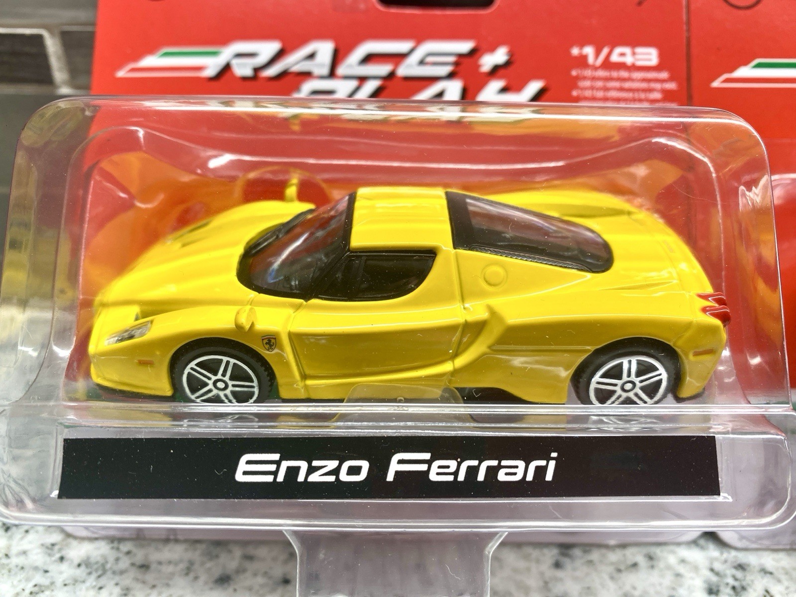 🚘ENZO FERRARI Bburago Red & Yellow Race Play 2024 Diecast Exotic Super Car 1:43